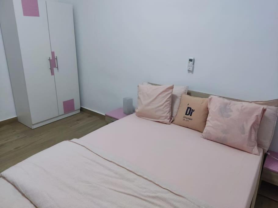 Superbe Appartement Avec Parking Gratuit Et Garde Dakar Buitenkant foto
