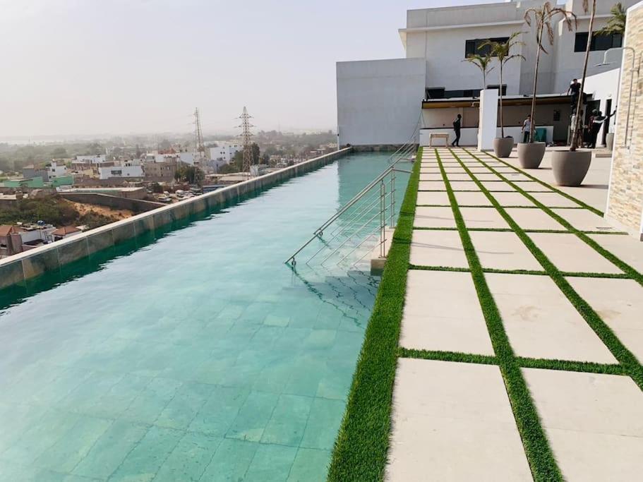 Superbe Appartement Avec Parking Gratuit Et Garde Dakar Buitenkant foto