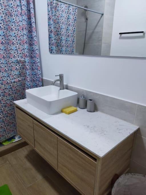 Superbe Appartement Avec Parking Gratuit Et Garde Dakar Buitenkant foto