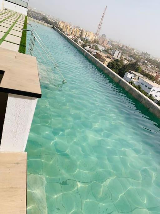 Superbe Appartement Avec Parking Gratuit Et Garde Dakar Buitenkant foto